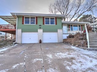 9923 O Cir, Omaha, NE 68127