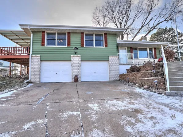 9923 O Cir, Omaha, NE 68127