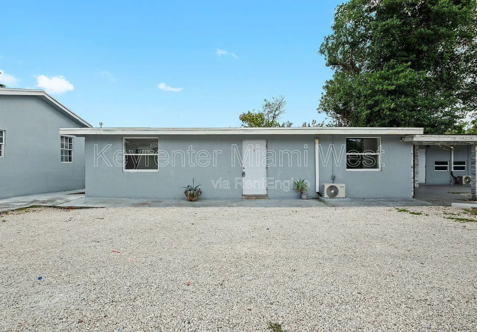 3 bed, 2.0 bath, 1374 sqft, $2,400 — Photo 3