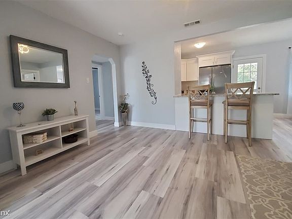 4th image of 5212 S Puritan Ave