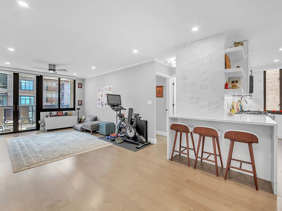1st image of 407 Park Ave S APT 19E