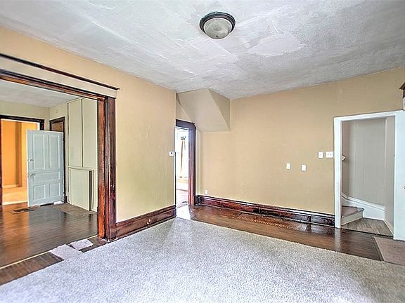 5th image of 959 W Macon St