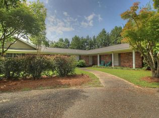 11 Mapleridge St, Hattiesburg, MS 39402