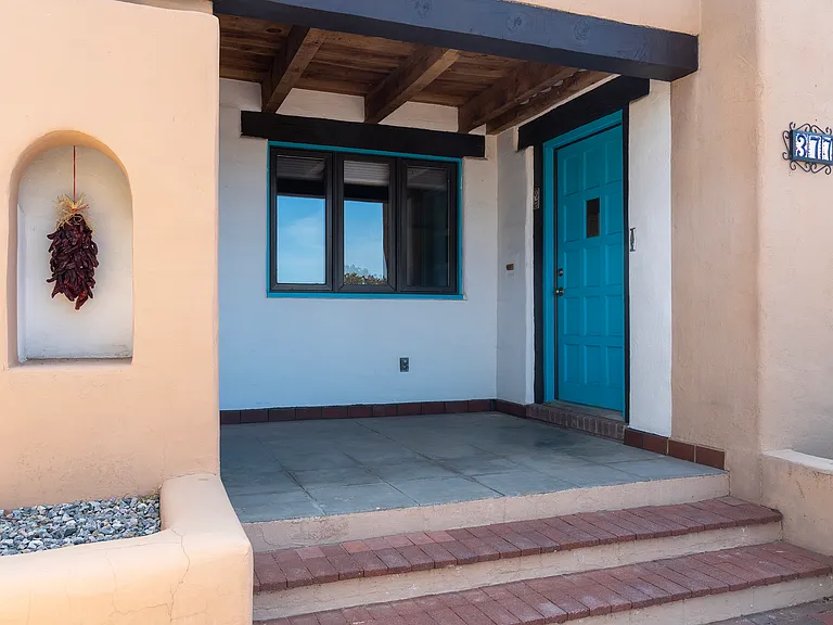 377 Calle Loma Norte — Photo 2