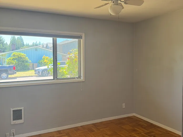 5230 NE Laurel Dr — Photo 10