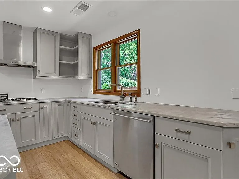 760 W Pine St — Photo 17