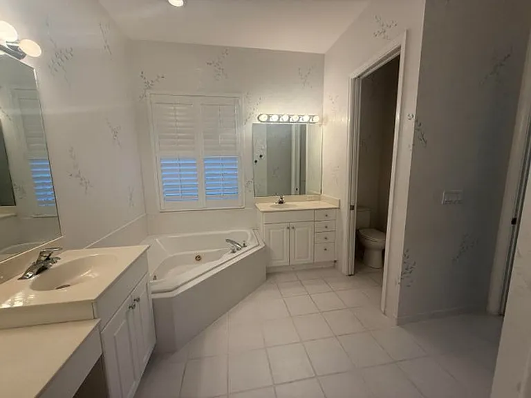 9041 Bay Harbour Cir — Photo 17