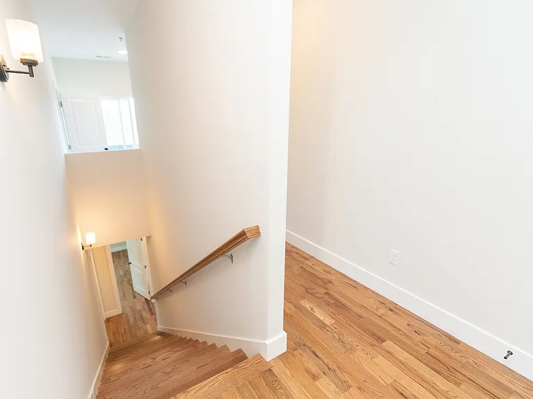 1039 Montague Pl — Photo 41