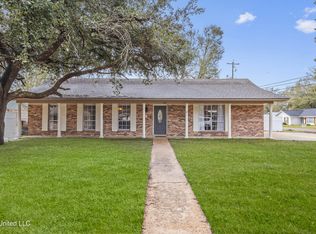 2700 English Dr, Ocean Springs, MS 39564