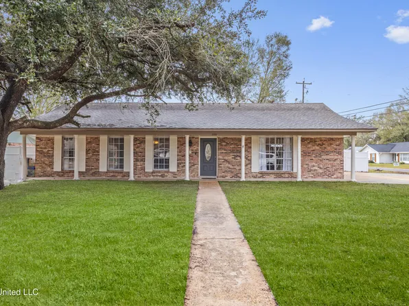 2700 English Dr, Ocean Springs, MS 39564