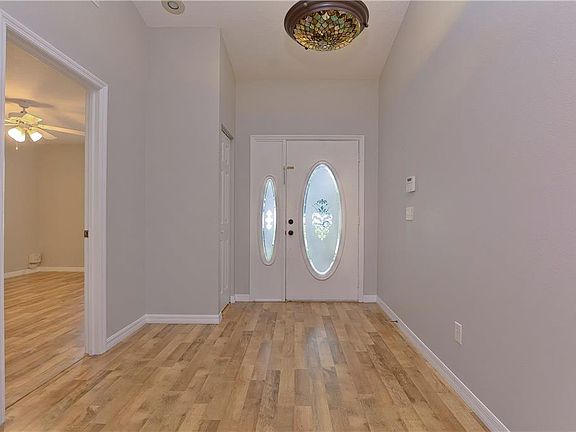 3rd image of 11736 Lynmoor Dr