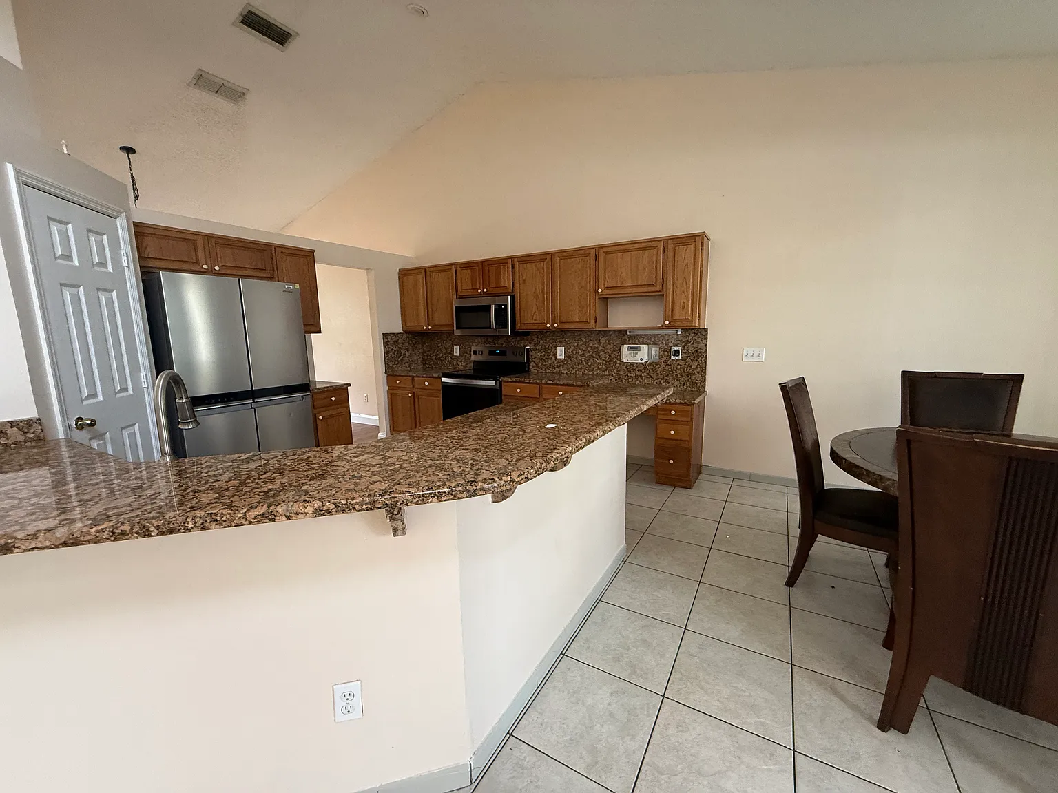 5 bed, 3.5 bath, 2741 sqft, $3,300 — Photo 4