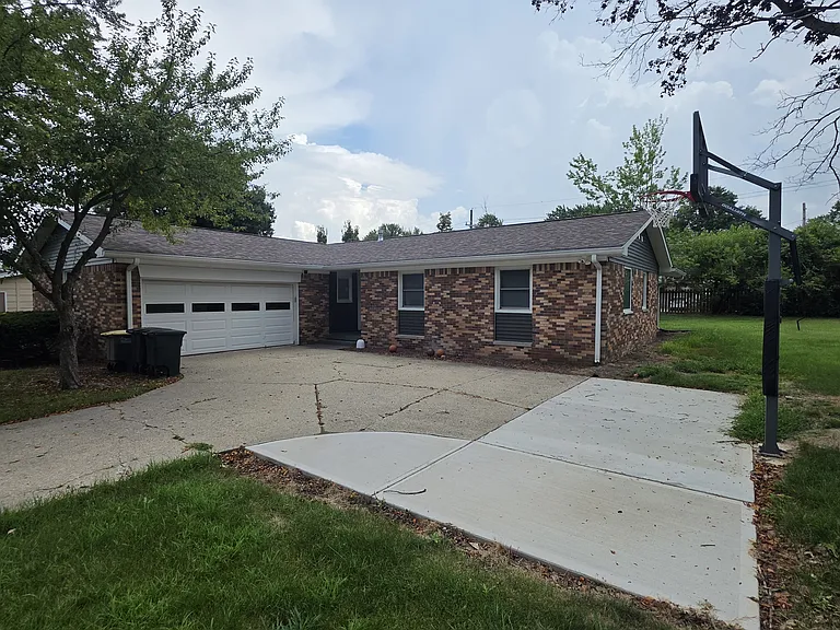 1011 Devon St — Photo 2