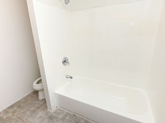 3rd image of 2209 Westholme Blvd #B