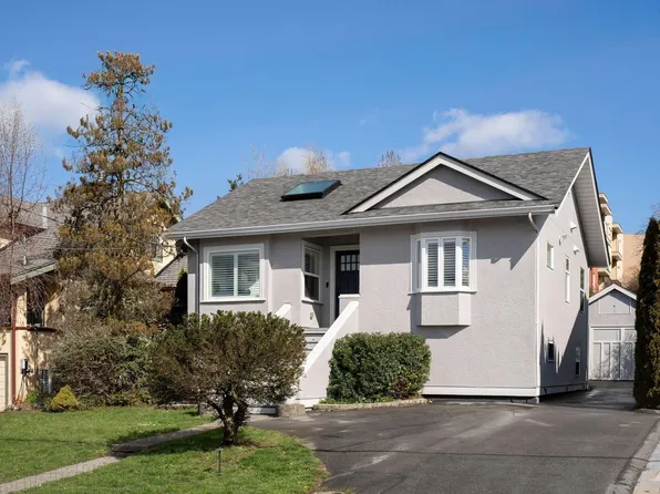24 Lotus St, Victoria, BC V9A 1P4