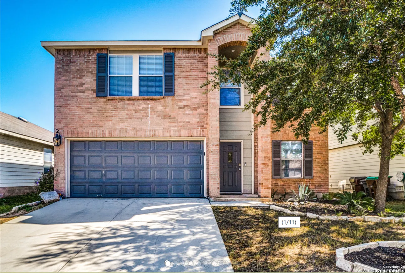 4 bed, 2.5 bath, 2430 sqft, $2,000 — Photo 1