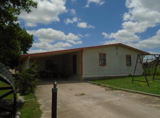 611 W Garden Ave, Mertzon, TX 76941