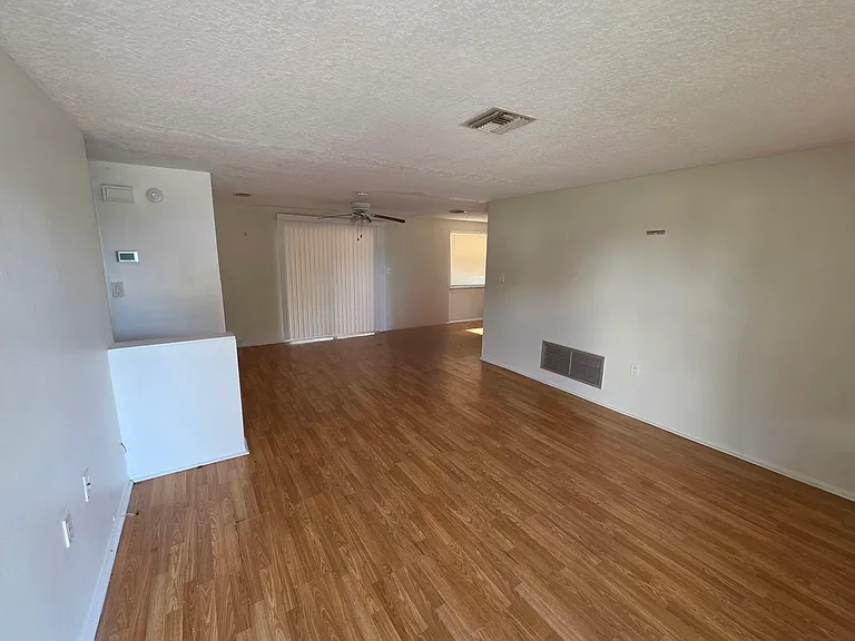 3028 Fairmount Dr — Photo 3