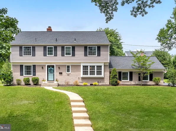 177 Ramblewood Rd, Moorestown, NJ 08057