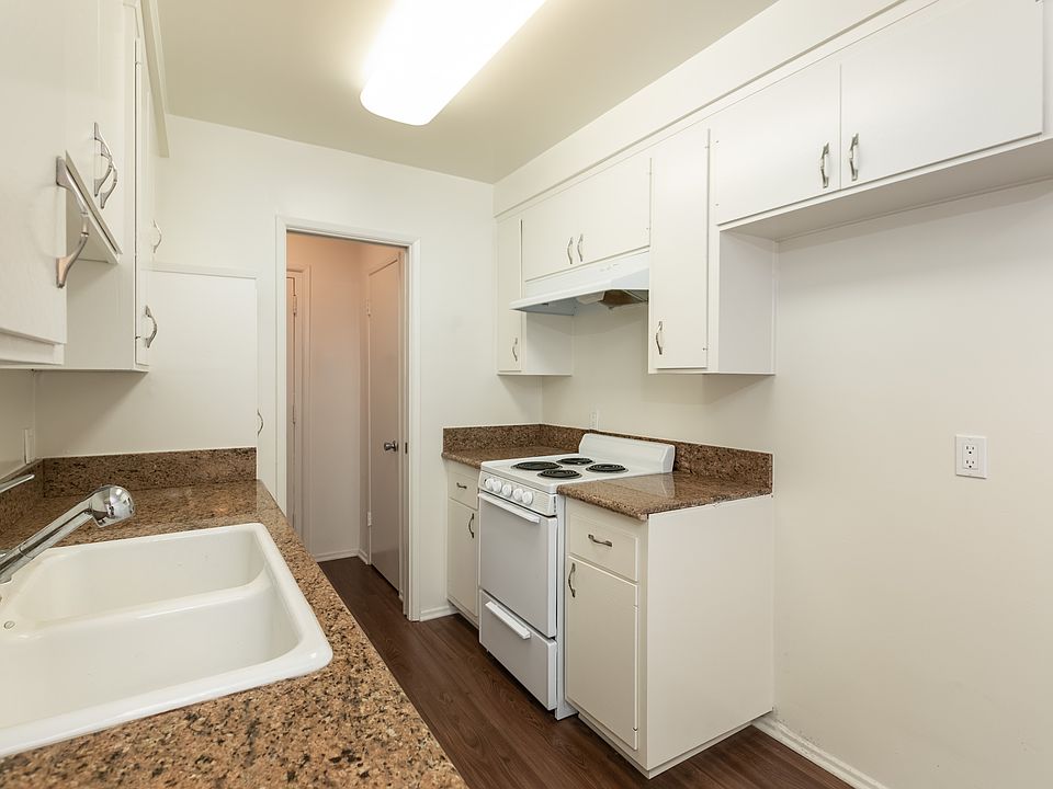 1st image of 837 3rd St APT 204