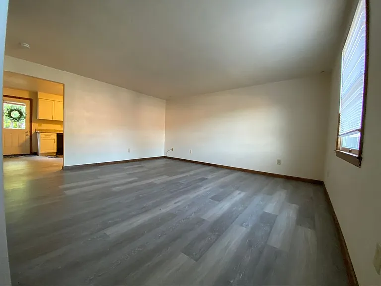 111 Edgewater Vlg #6 — Photo 3