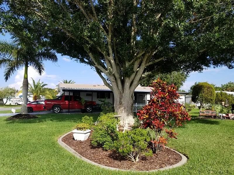 1st image of 819 Oleander Cir
