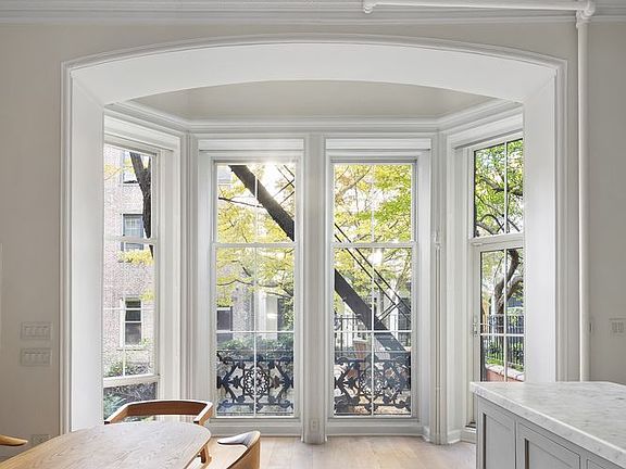 5th image of 427 W 21st St