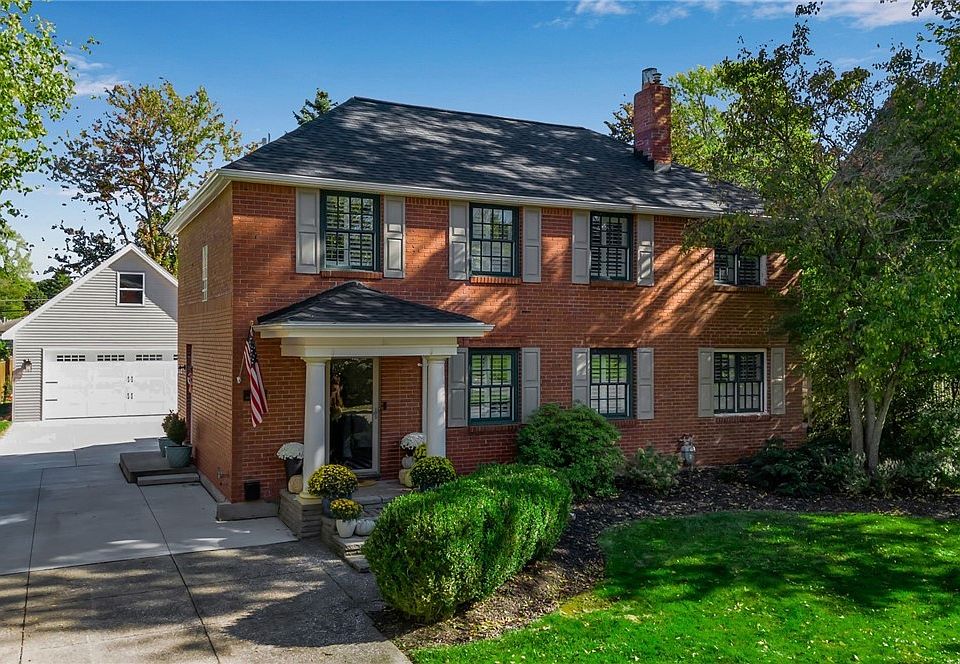 1st image of 160 High Park Blvd