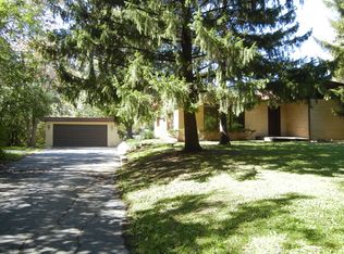 825 Gougar Rd, Joliet, IL 60432