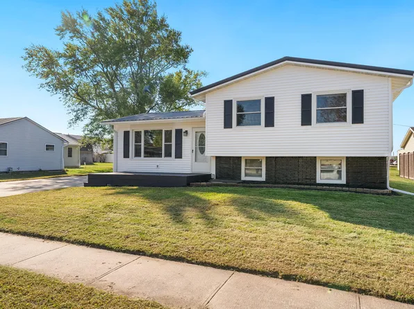 606 W 6th St, Wilton, IA 52778