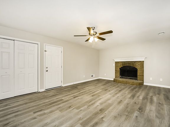 5th image of 2106 Winsburg Dr