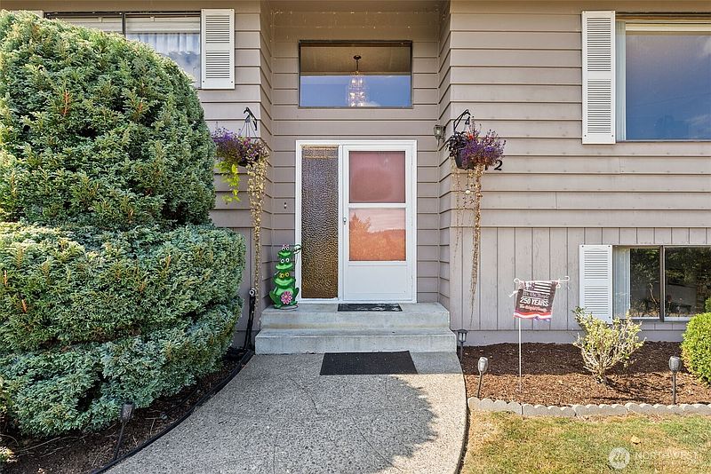 4th image of 1212 Fowler Street