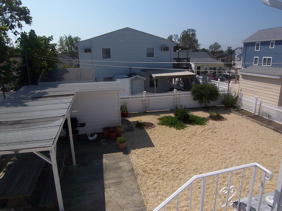 2nd image of 217 6th Ave