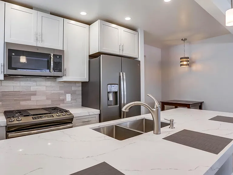 126 W Canada #C — Photo 8