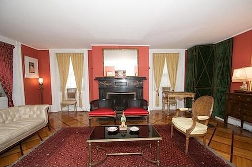 5th image of 362 Essex St