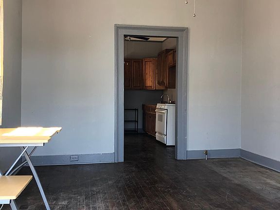 2nd image of 2222 Marais St