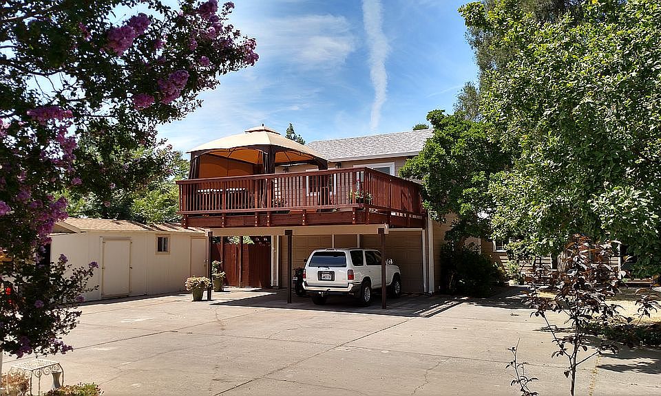 1st image of 683 E 9th Ave