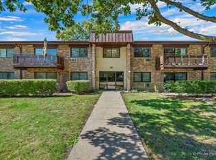 2632 N Windsor Dr Unit 102, Arlington Heights, IL 60004