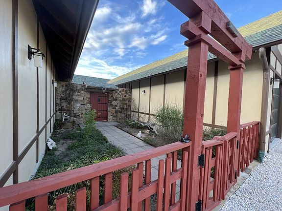 2nd image of 2583 Summit Dr