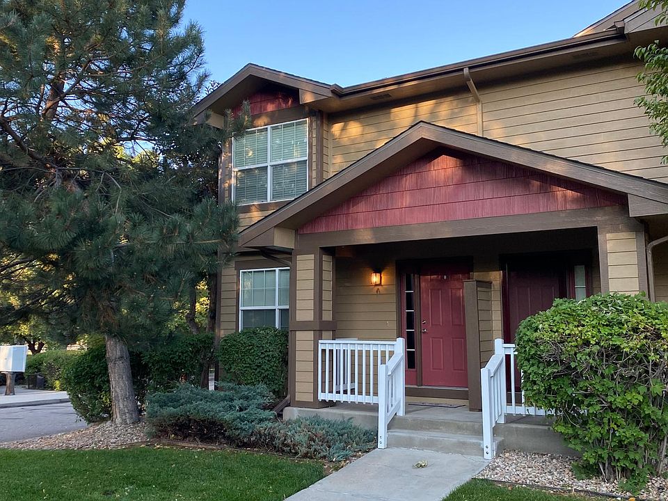 4527 Starflower Drive - Great 2 story townhome style condo - end unit