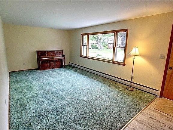 3rd image of 5618 Candlelight Ln