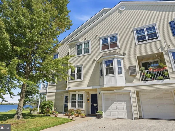 5209 Riverfront Dr, Palmyra, NJ 08065