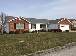 835 Meadowcrest Cir, Maysville, KY 41056