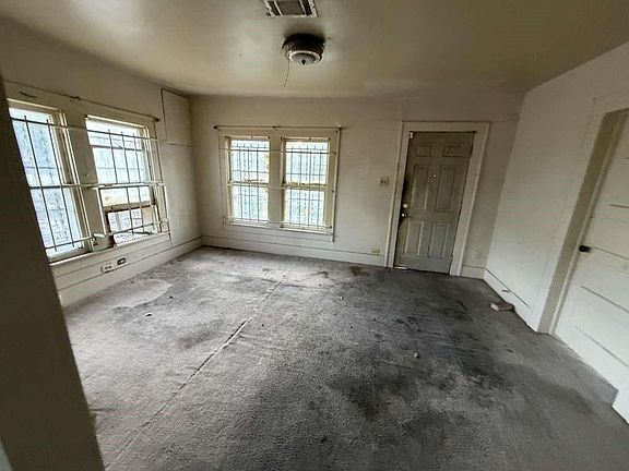 4th image of 2805 Brackenridge St