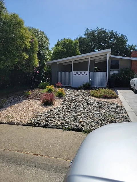 1633 Cindy Cir