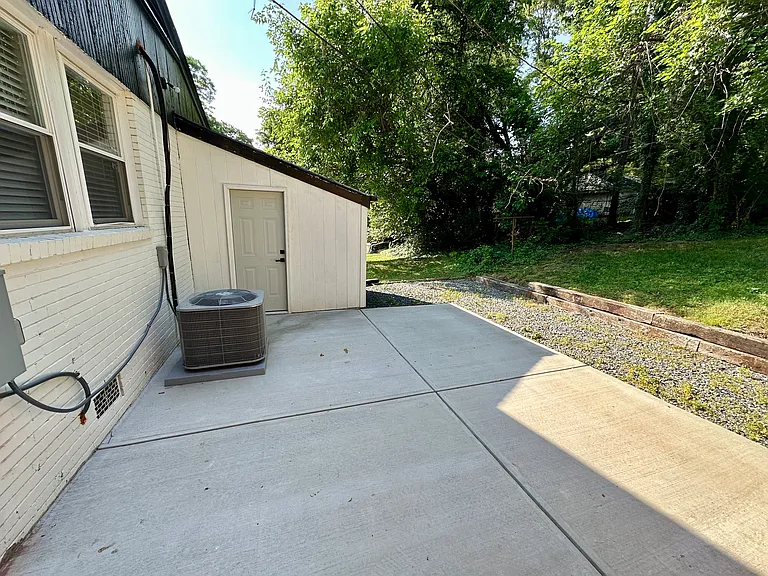 1450 Academy St — Photo 31