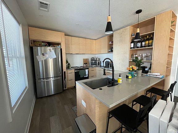 3rd image of 519 N Manhattan Ave #10