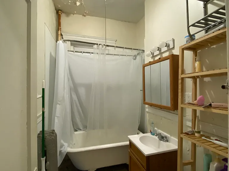 Kelton Street Apartments — Photo 123