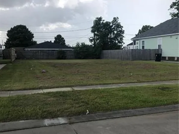 108 Seal Dr, Arabi, LA 70032