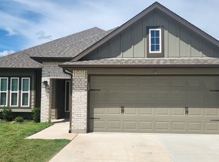 1072 Seattle Slew St, Hewitt, TX 76643